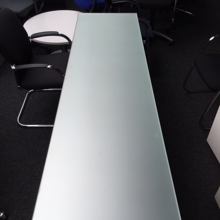 Tweedehands Bureaus en Tafels - Glazen sidetable