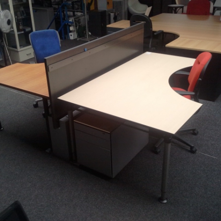 Tweedehands Bureaus en Tafels - Gispen