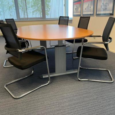 Gebruikte vergadertafel