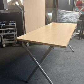 Klaptafels Kinnarps - Bureaus en Tafels