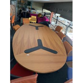 Vergadertafel Groot gebruikt - Bureaus en Tafels