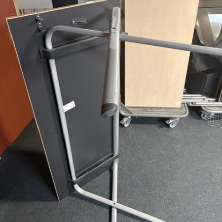 Tweedehands Bureaus en Tafels - Klaptafels Kinnarps