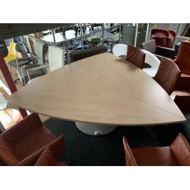 Vergadertafel driehoek - Bureaus en Tafels