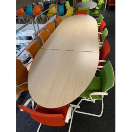 Vergadertafel Ahrend - Bureaus en Tafels