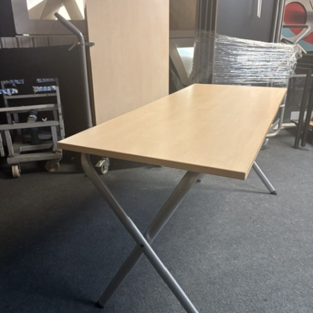 Tweedehands Bureaus en Tafels - Klaptafels Kinnarps