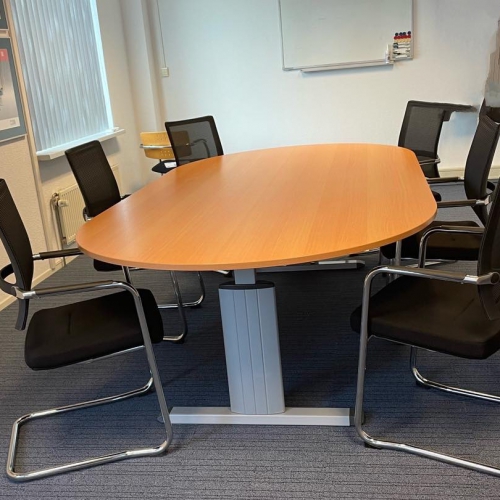 Vergadertafel gebruikt (1).JPG