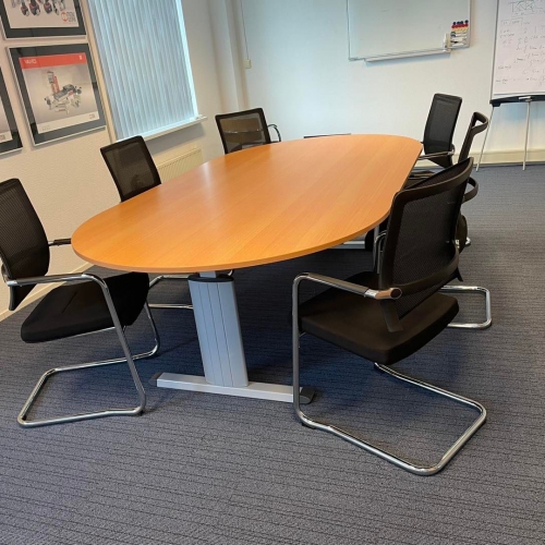 Vergadertafel gebruikt (2).JPG